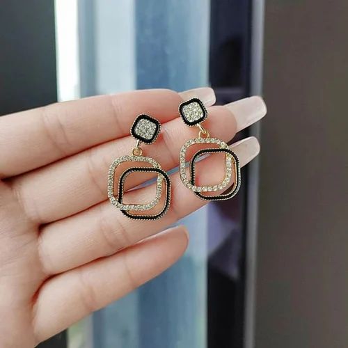 Regal Radiance Geometric Drop Earrings – Mehnam Luxe Edition