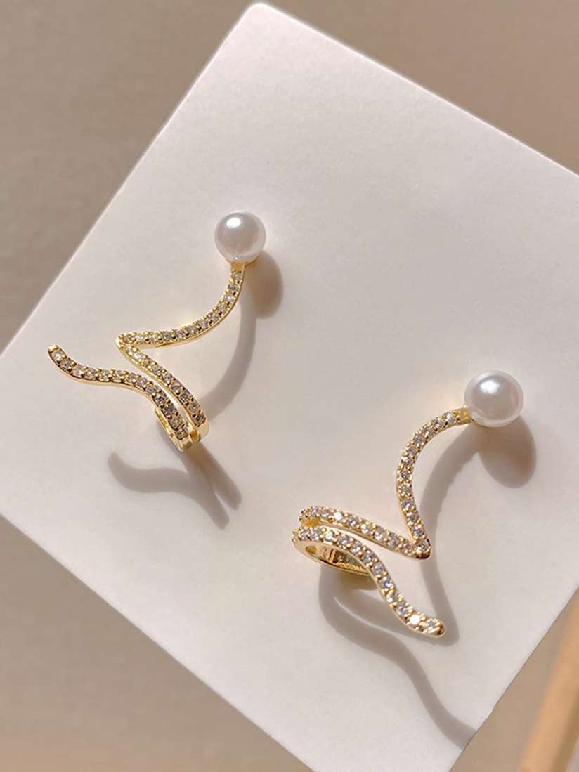Crystal Luxe Cushion Stud Earrings – Mehnam Signature Shine